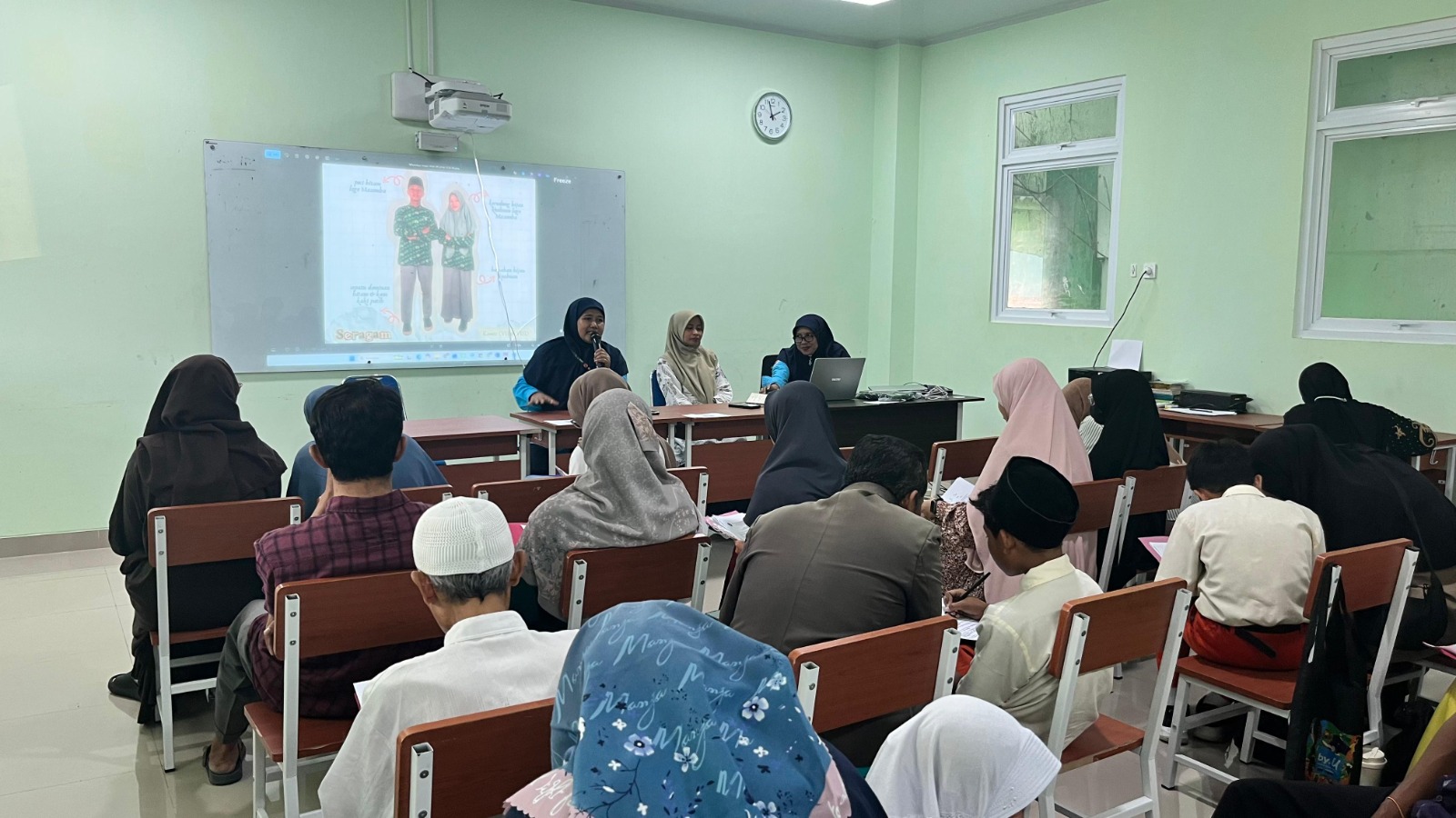 Pastikan Kuota Terpenuhi, Panitia PMBM MTsN 9 Bantul Fasilitasi Lapor Diri Calon Murid Gelombang 1